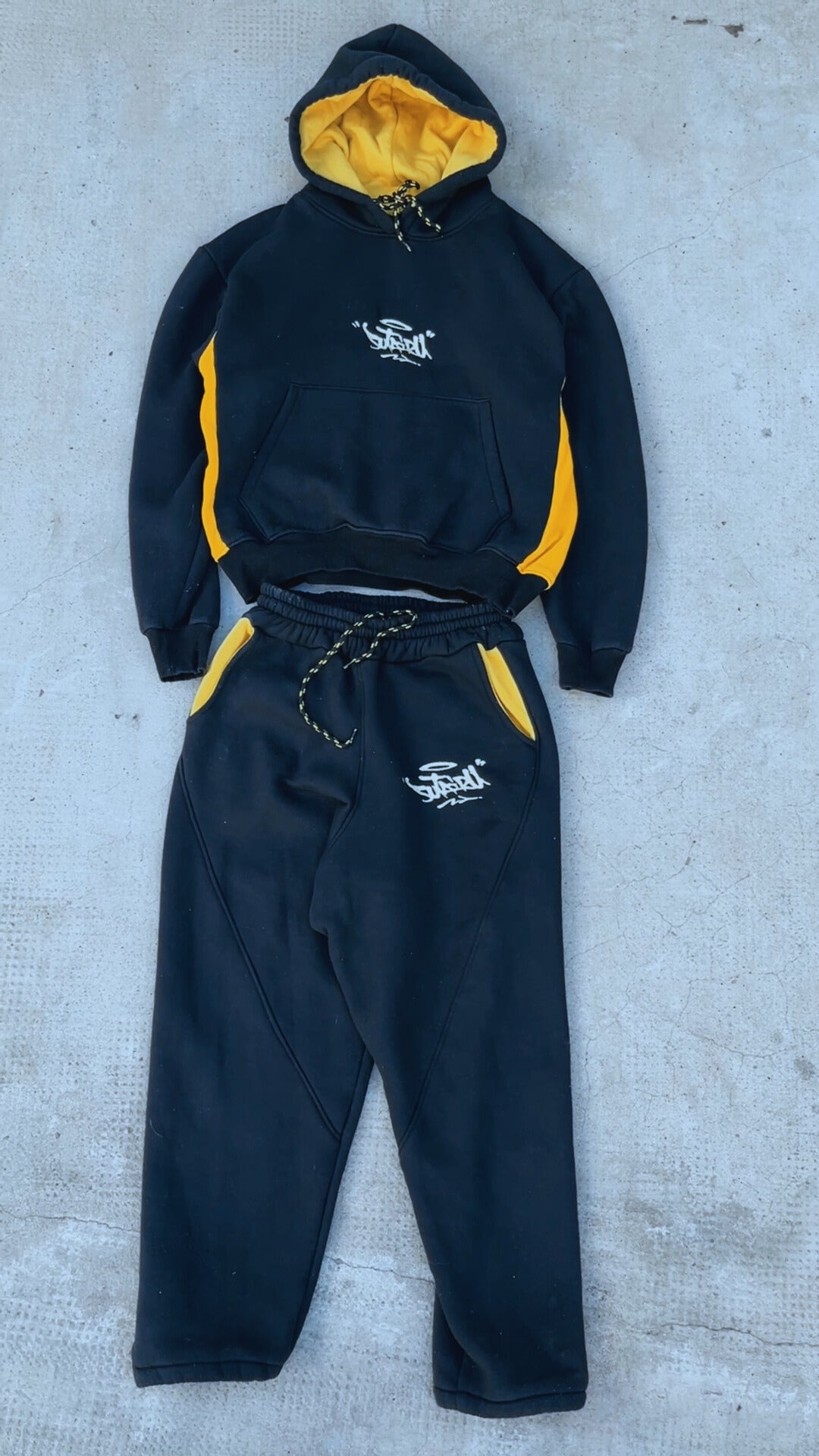# Conjunto Black and yellow - Tracksuit "SUTAIRU"#